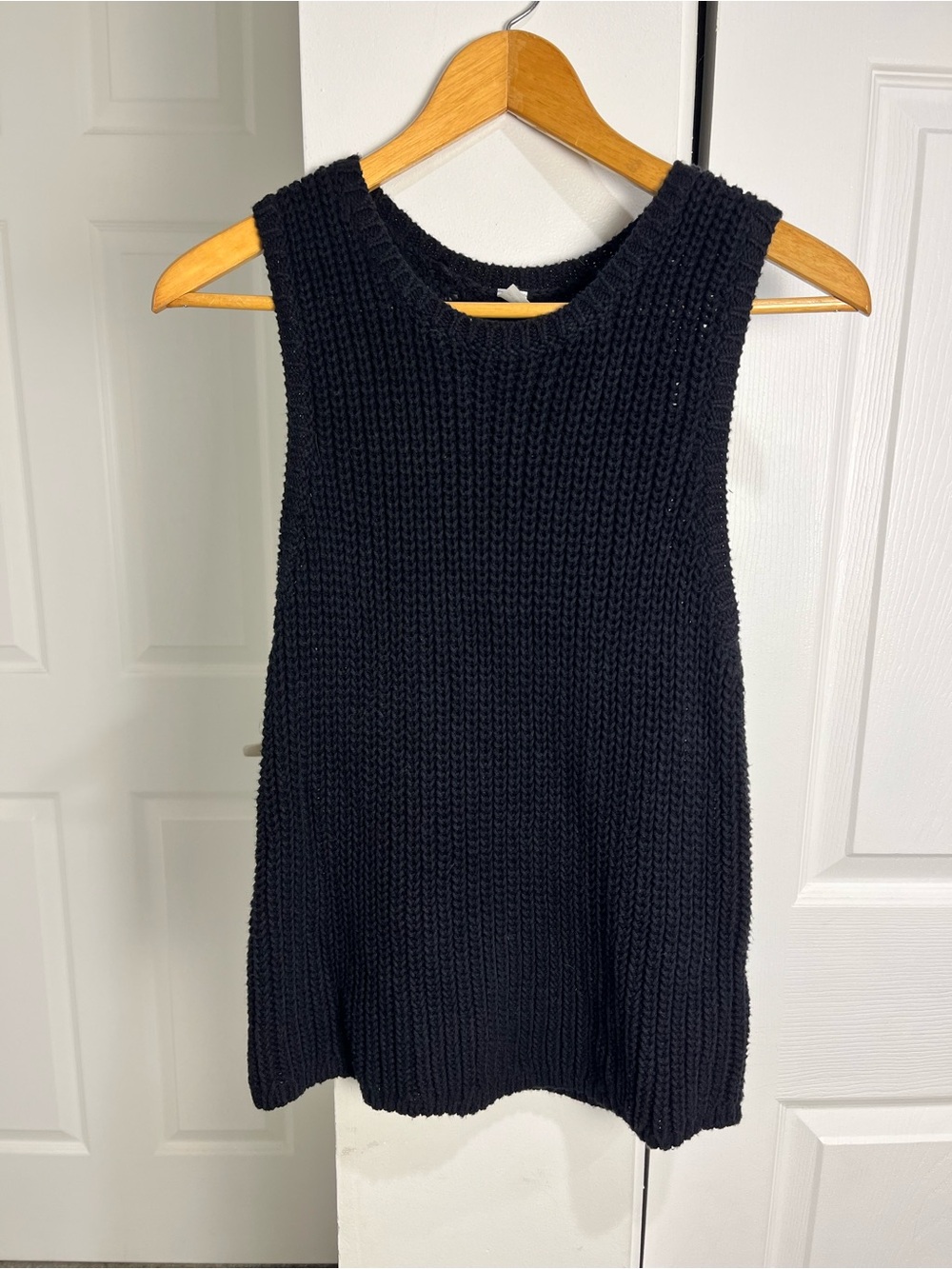 Old Navy Knit Sleeveless Sweater Vest Black L Preppy Classic Loop Cotton EUC